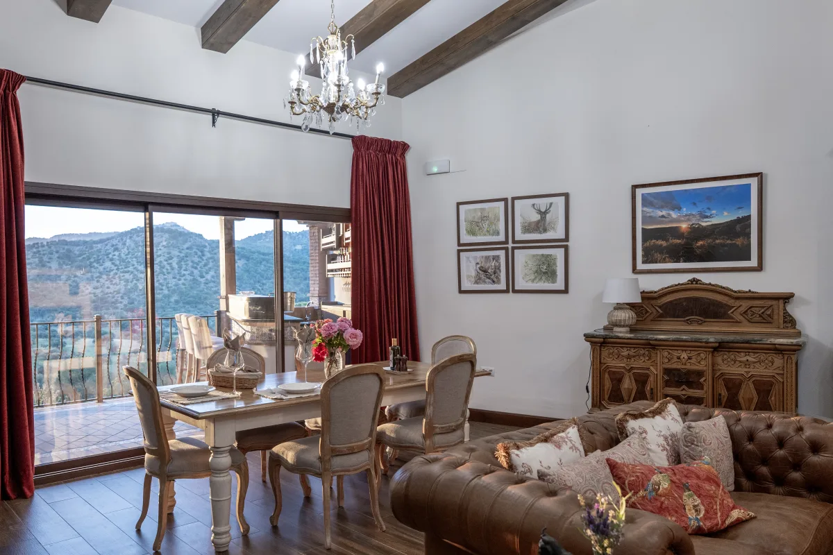 The lodge dining table with the sierra view